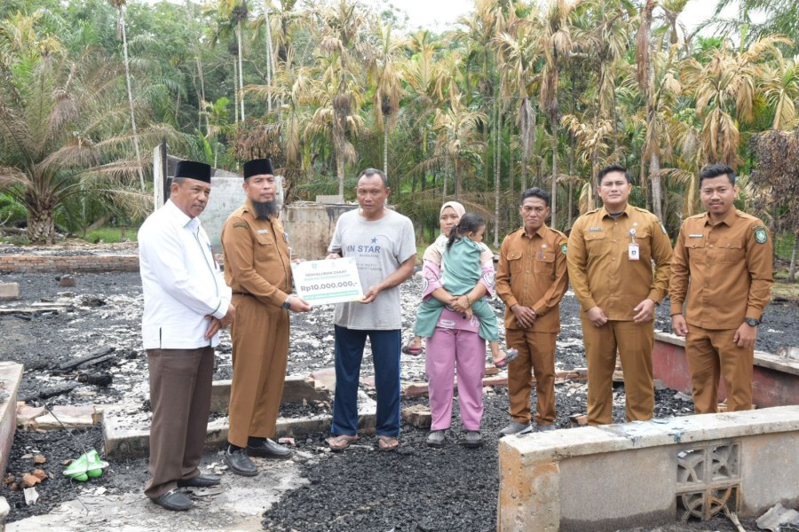 Bentuk Kepedulian, Bupati Kasmarni Salurkan bantuan Korban Kebakaran, Bengkalis dan Bantan