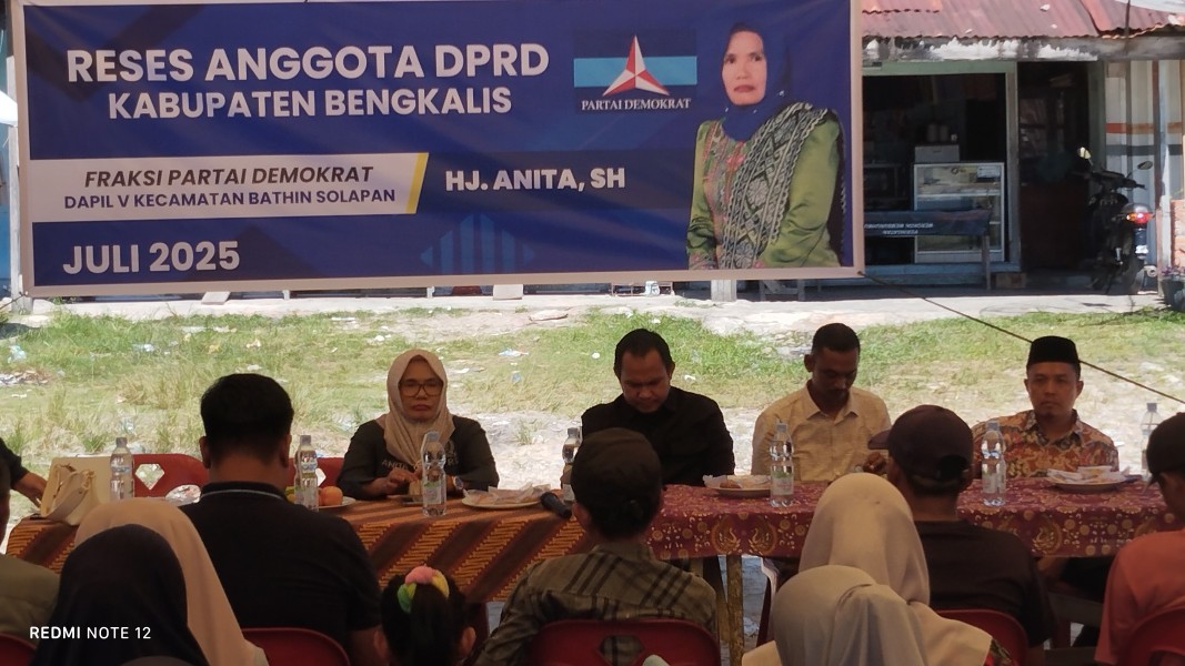 Di bawah Teriknya Matahari, Anggota DPRD Hj. Anita Tetap Antusias Gelar Reses Di Desa Buluh Manis