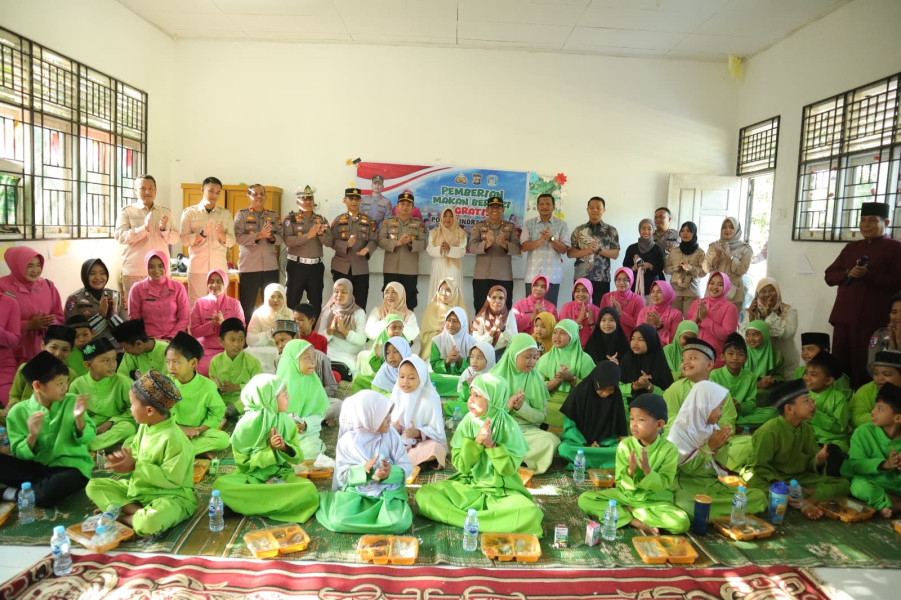 Polres Inhu Gelar Makan Bergizi Gratis Perdana di SDN 029 Teluk Erong Rengat