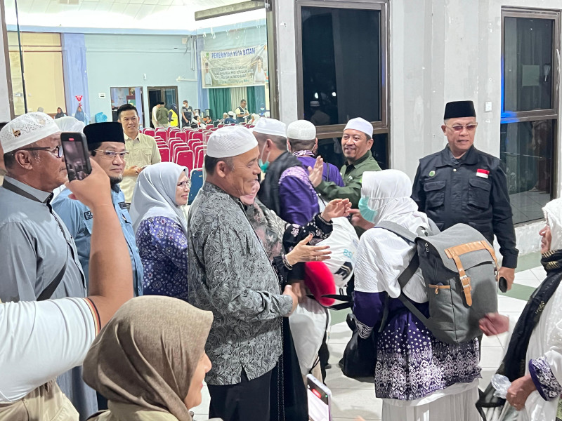 Suasana Haru Iringi Kedatangan Jamaah Haji, Ketua TP PKK Inhil Terkenang Perjalanan Haji Tahun 2008
