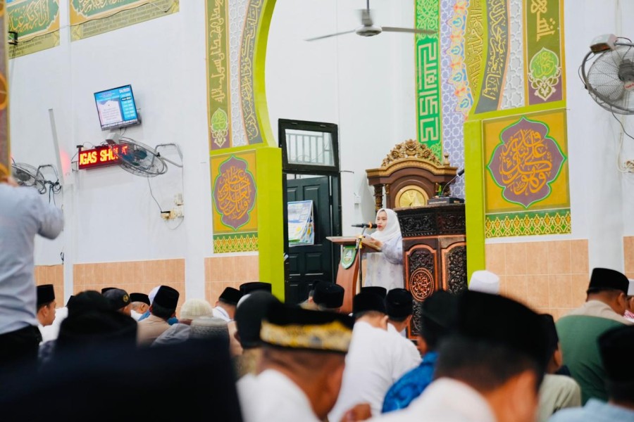 Bupati Kasmarni Ajak Warga Saling Peduli dan Saling Menguatkan,  saat Shalat Idul Adha 1446 Hijriyah di Muara Basung
