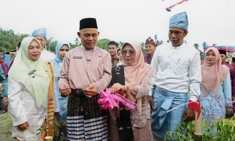 Bupati Inhil Lepas Pawai Ta’aruf dan Resmikan Bazar MTQ ke-30 Kecamatan Gaung