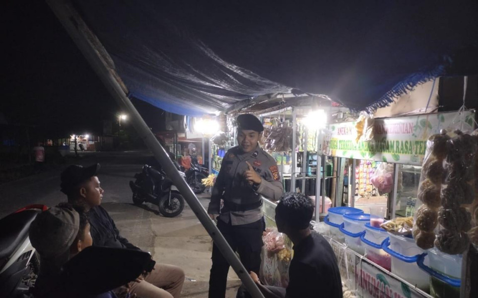 Personil Polsek Tempuling Rangkul Pemuda Ciptakan Situasi Kondusif Jelang Pilkada