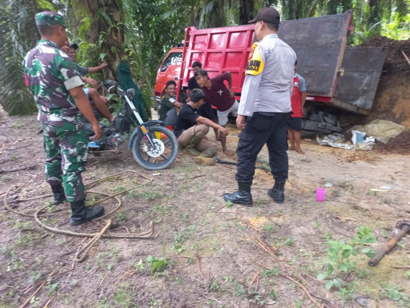 Polsek Ukui dan TNI Sasar Petani Sawit, Lakukan Cooling System Ciptakan Kondusifitas Jelang Pilkada 2024