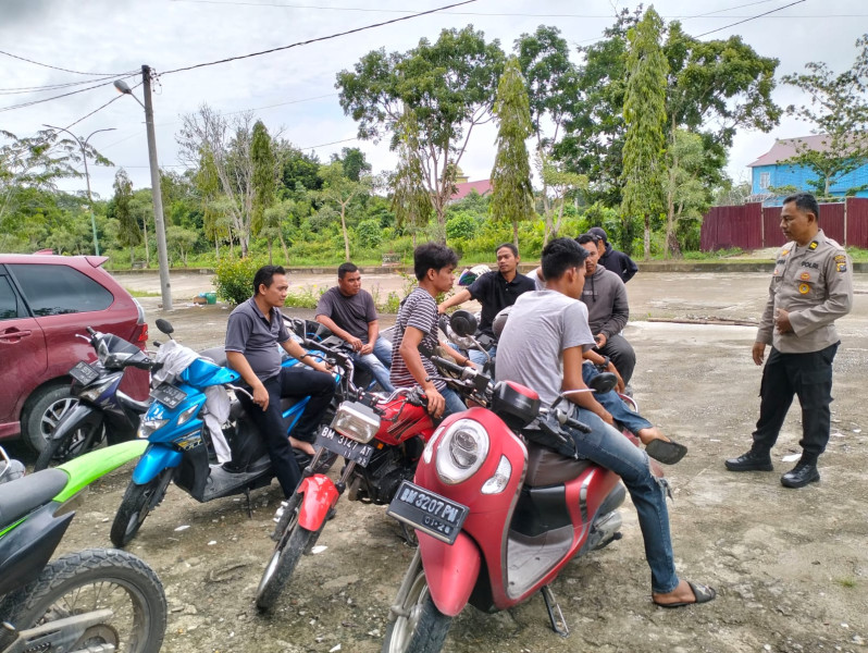 Kanit Binmas Polsek Bangko Laksanakan Sambang Warga dan Sampaikan Pesan Kambtibmas