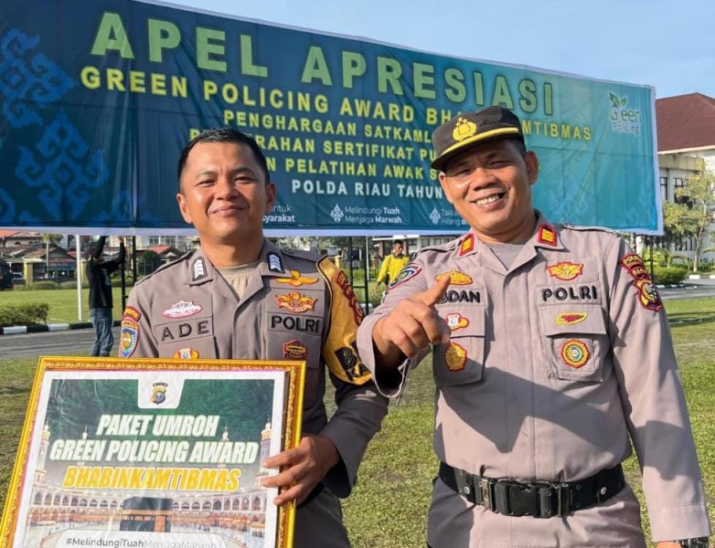 Berdedikasi dan Aktif Sukseskan Program Green Policing Kapolda Riau, Polisi Inhu Diganjar Hadiah Umroh