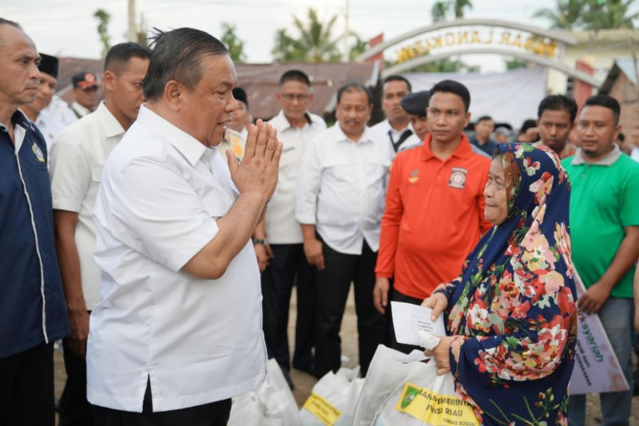 16 Rumah Terbakar di Rohul, Pj Gubernur Riau Datang Berikan Bantuan