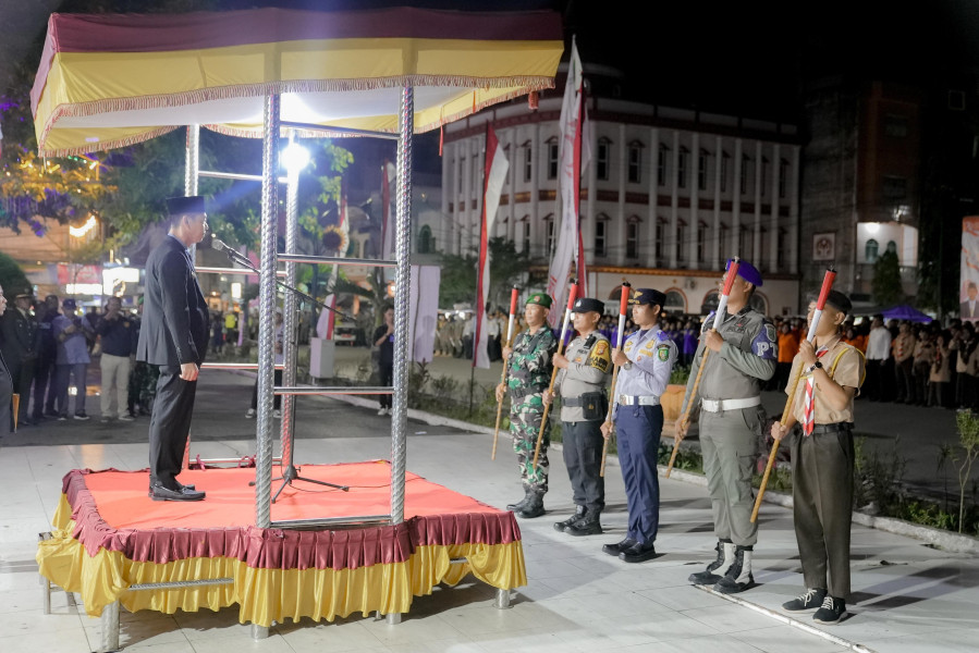 Bupati Rohil Afrizal Sintong Lepas Peserta Pawai Obor Malam Taptu