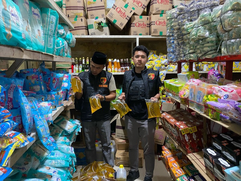 Cek Volume Minyak Goreng, Polsek Lirik Datangi Sejumlah Toko di Wilayahnya