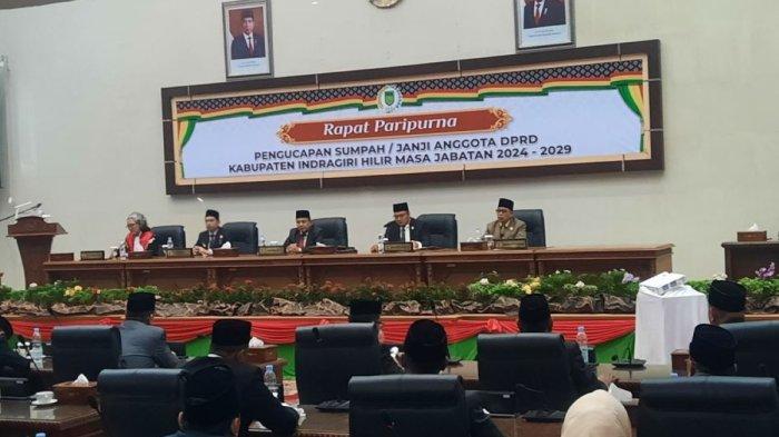 Anggota DPRD Inhil Periode 2024 - 2029 Resmi Dilantik, Iwan Taruna Jadi Ketua Sementara