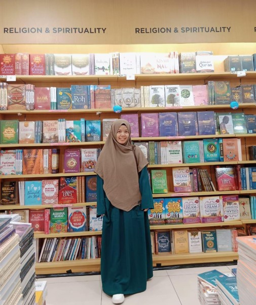 Fantasi sedarah bukti rusaknya moral generasi buah dari sistem kapitalisme