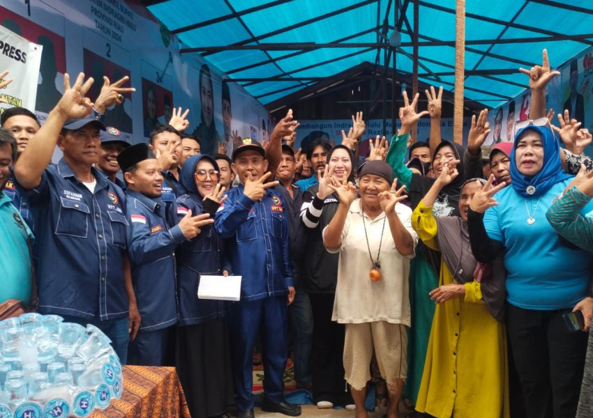 Kunjungi Pedagang di Pasar Rakyat Rengat, Rezita Janji akan Tata Kembali Pasar