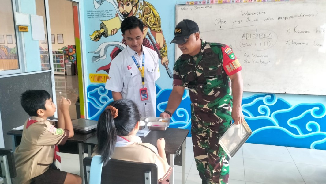 Koramil 06/Kateman Berikan Pendampingan Program MBG di Kateman