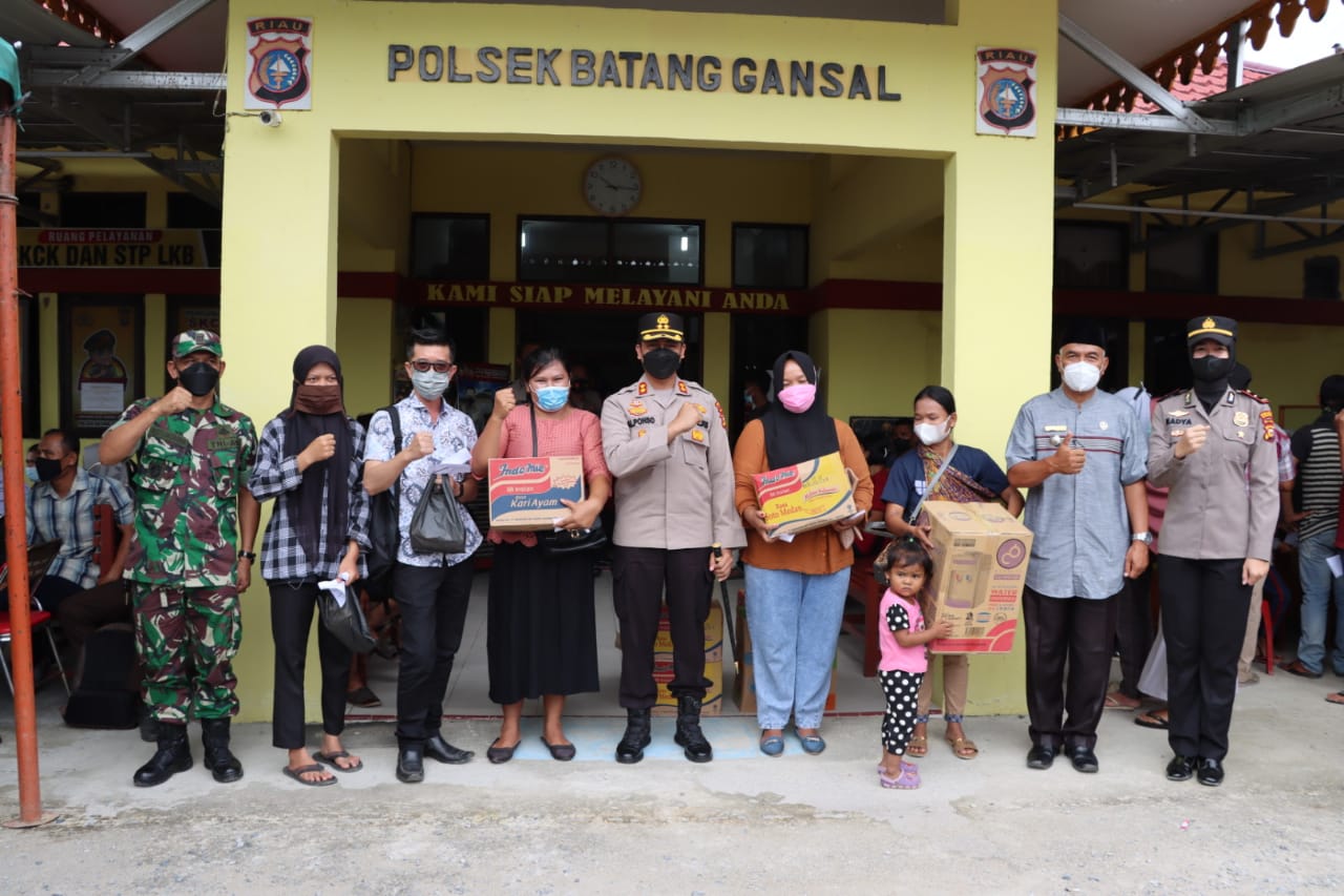 Tinjau Vaksinasi Covid-19 di Polsek Batang Gansal, Kapolres Inhu Bagikan Doorprize