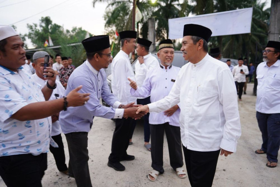 Gubri Syamsuar Disambut Antusias Jemaah Masjid Miftahul Huda Bathin Solapan