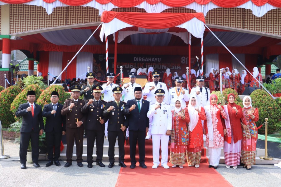 Dandim 0314/Inhil Hadiri Upacara Pengibaran Bendera HUT ke-81 RI