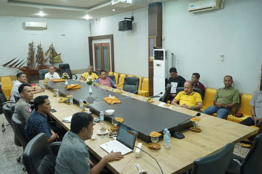 Soal Mobil Angkutan Barang, Bupati Inhil Gelar Rapat Evaluasi