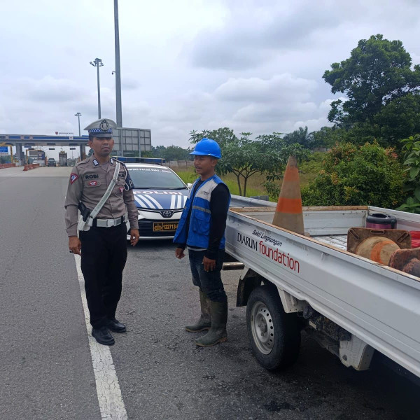 Ditlantas Polda Riau Edukasi Pengendara di Jalan Tol Jelang Pilkada