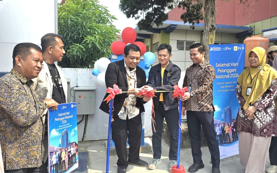 PLN UP3 Rengat Resmikan SPKLU di Bank Mandiri Rengat
