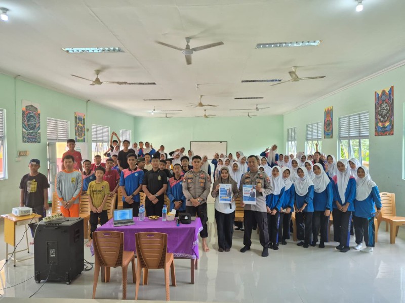 Polsek Daik Lingga Sosialisasikan Penerimaan Siswa Baru SMA Taruna Kemala Bhayangkara.