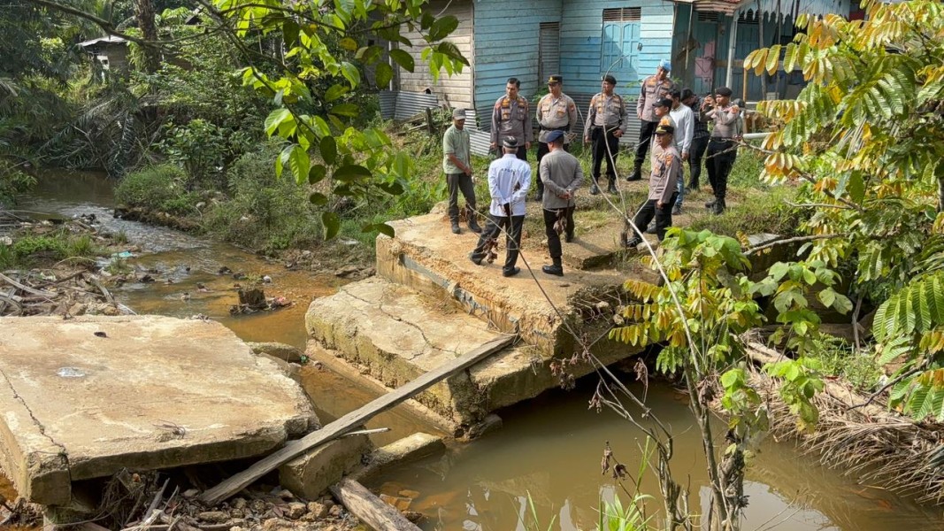 Dampingi Karo Ops Polda Riau, Kapolres Inhu Tinjau Rencana Pembangunan Jembatan Penghubung Desa di Kecamatan Kelayang