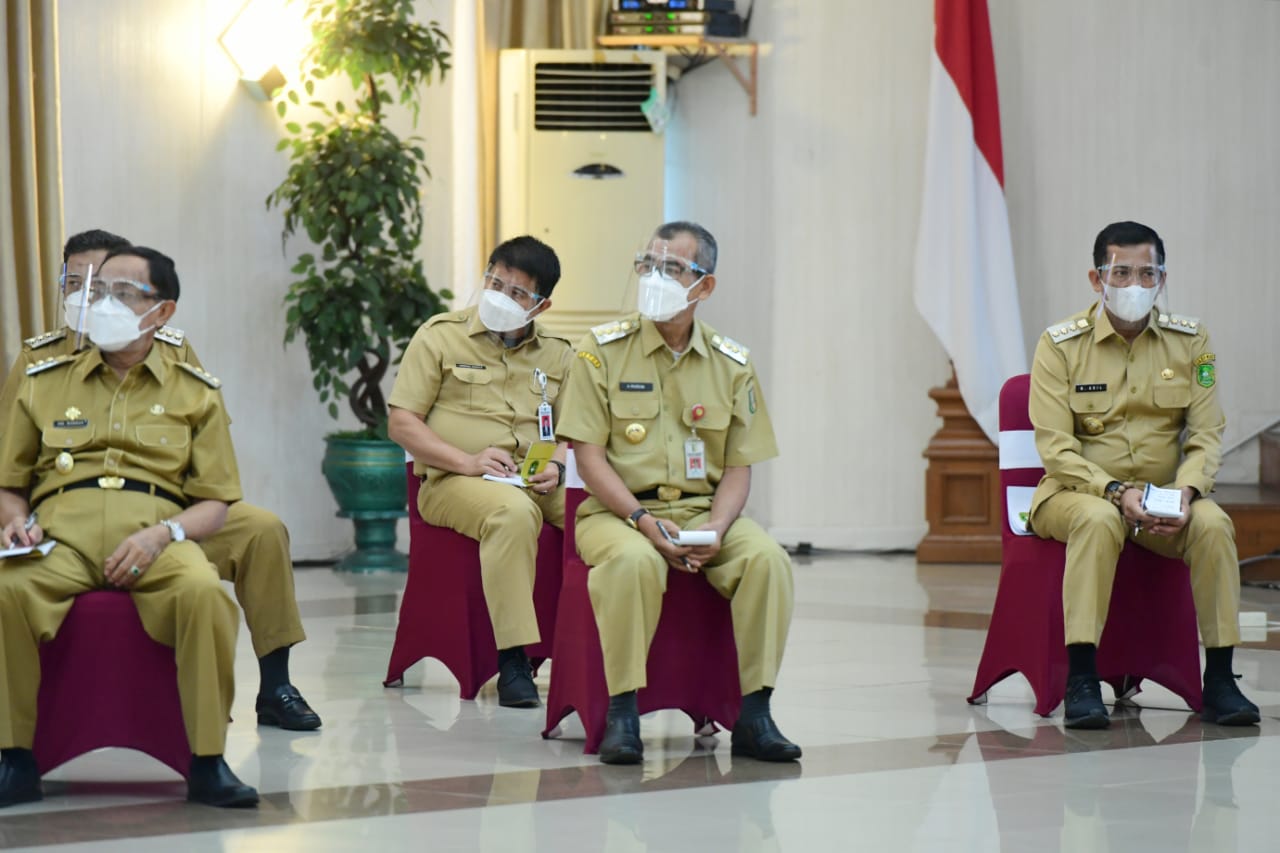 Bupati HM Wardan Dengarkan Langsung Arahan Presiden Jokowi Terkait Penanganan Covid-19