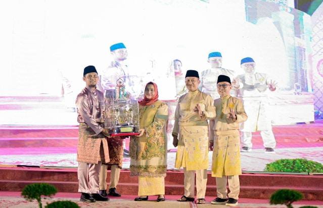 Buka MTQ Ke-49, Bupati Kasmarni Sebut Masyarakat Qurani Spirit Dalam Membangun Daerah