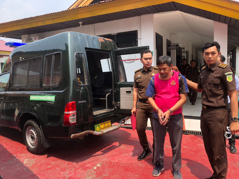 Kejari Inhu Tahan Yulianto Tersangka Korupsi pada Bawaslu Inhu