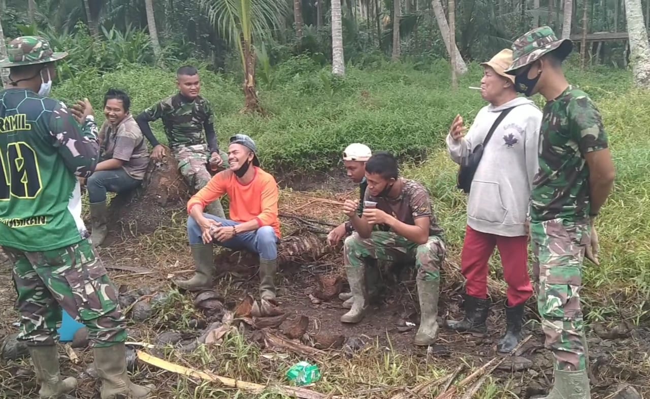 Kejadian Ini Mengundang Gelak Tawa Antara Satgas TMMD Inhil dan Masyarakat