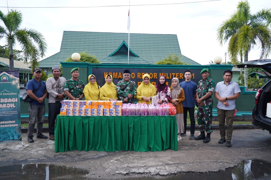 Semarak Ramadhan, Kodim 0314/Inhil Kembali Berbagi Takjil untuk Masyarakat