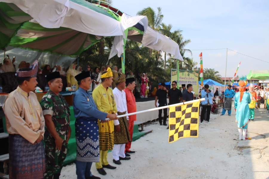 Pj Bupati Inhil Lepas Peserta Pawai Ta'aruf MTQ ke-32 Tingkat Kecamatan Keritang