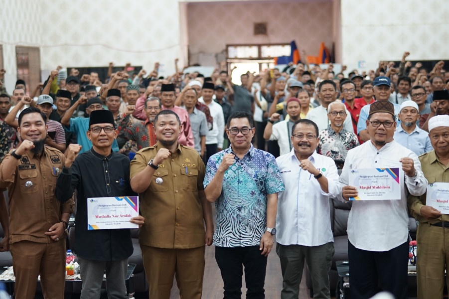 Penyerahan Bantuan CSR PT Bumi Laksamana Jaya Perseroda