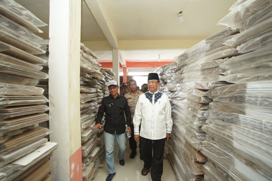 Jelang Pemilu 2024, Bupati HM Wardan Cek Gudang Logistik KPU Inhil