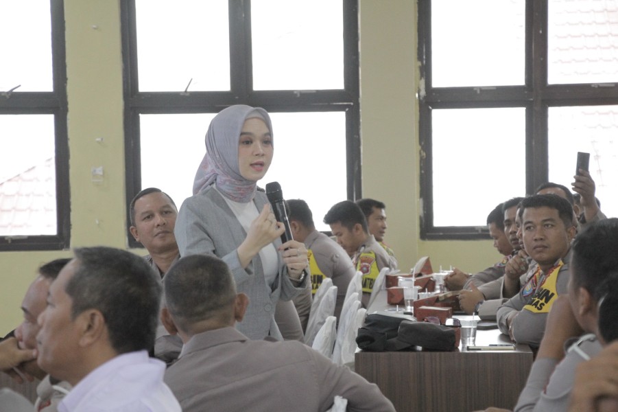 Tingkatkan Kemampuan Komunikasi, Personel Polres Inhu Ikuti Pelatihan Public Speaking