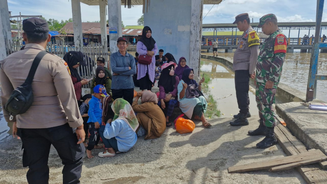 Sinergitas Polisi dan TNI di Kuala Kampar Himbau Masyarakat Agar Tidak Terpancing Berita Hoax