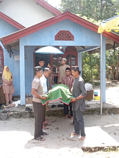 Kapolsubsektor Kecamatan Selayar Sambangi Rumah Duka, Wujud kepedulian Polri.