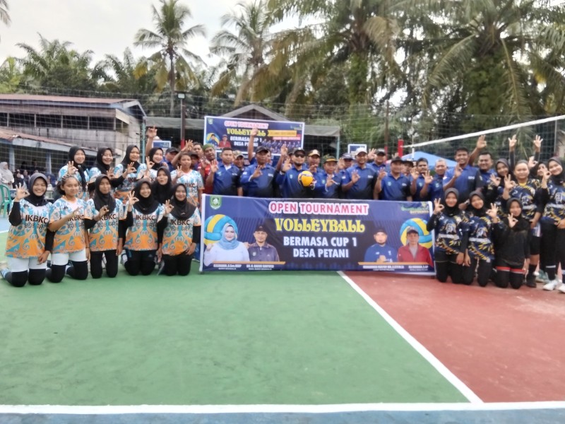 Lewat Program Dana Bermasa Turnamen Bola Voli Desa Petani Resmi Dibuka Camat Muhammad Rusydy MR, S.STP., M.Si., 