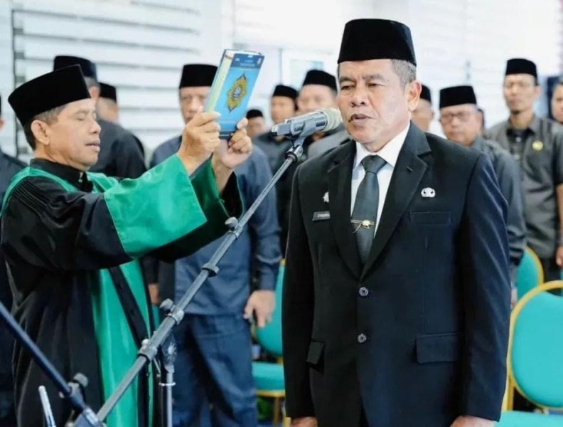 Bupati Ade Lantik Syahruddin Sebagai PJ Sekretaris Daerah Kabupaten Indragiri Hulu