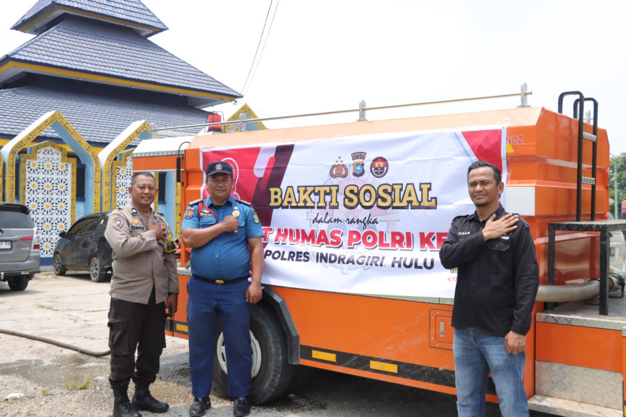 HUT Humas Polri, Polres Inhu Salurkan Bansos dan Air Bersih