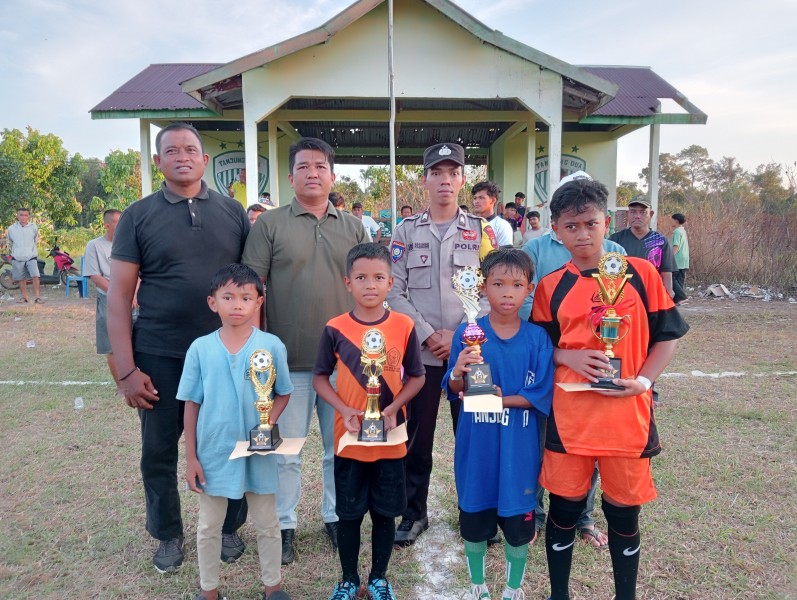 Penutupan Turnamen Mini Soccer Di Desa Selayar Berlangsung Meriah.