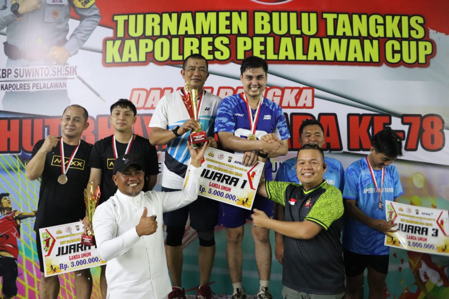 Turnamen Bulutangkis Kapolres Pelalawan Cup  Resmi di Tutup, Ini Para Juaranya