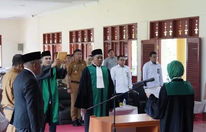 PJs Bupati Kuansing Hadiri Pelantikan Wakil Ketua Pengadilan Agama Teluk Kuantan