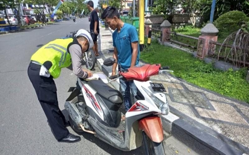 Polres Inhu Gelar Operasi Keselamatan LK di 3 Titik, Puluhan Pengendara Terjaring