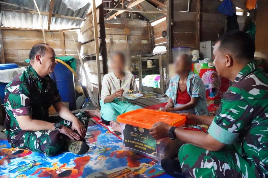 Sentuh Langsung Warga, Kodim 0314/Inhil Salurkan Bantuan dari Rumah ke Rumah