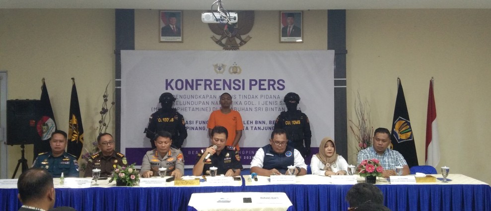 Bawa Sabu 496 gram , WN Malysia Diamankan Bea Cukai Tanjungpinang.