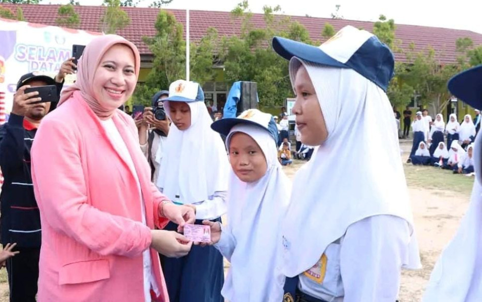 Bupati Rezita Resmikan Tiga Sekolah Negeri di Seberida