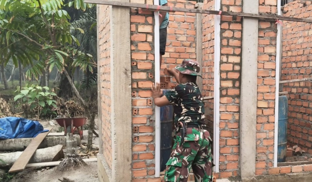 Kejar Target TMMD ke-130, Kodim 0314/Inhil Kebut Pengerjaan Sumur Bor dan MCK di Desa Kuala Lemang