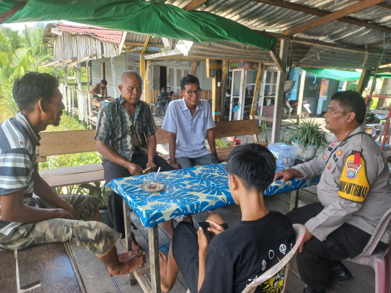 Sambangi Warga Kampung Hijrah, Bhabinkamtibmas PSM Ajak Ciptakan Stabilitas Keamanan yang Kondusif