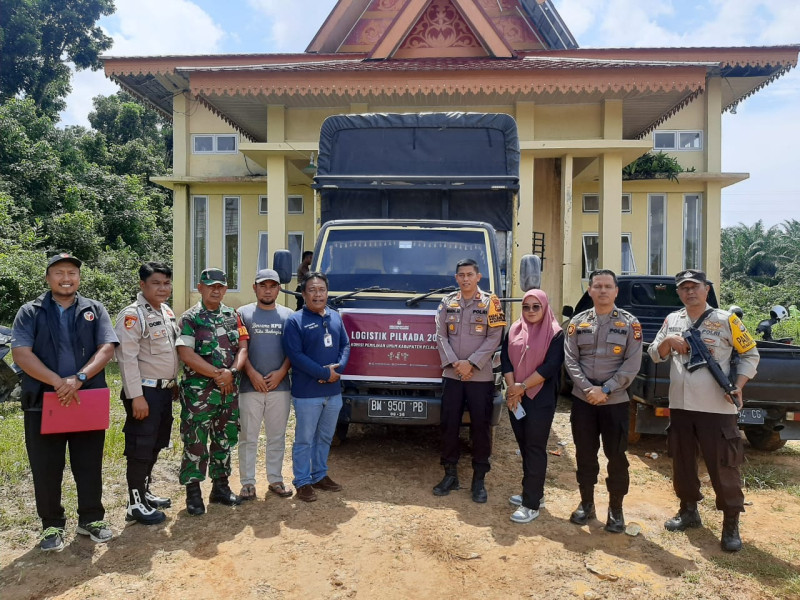 Polsek Ukui Kawal Ketat Rapat Pleno dan Pergeseran Logistik Pilkada ke KPU Pelalawan