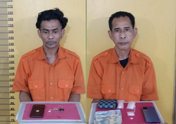 Markas Narkoba di Pondok Jalan Narasinga Rengat Digerebek Polisi, Dua Tersangka Diborgol